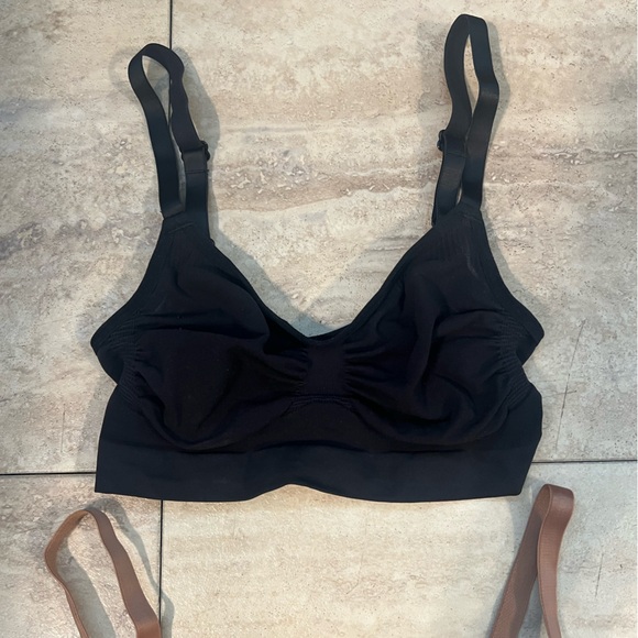 SKIMS sculpting bralettes - Picture 3 of 6